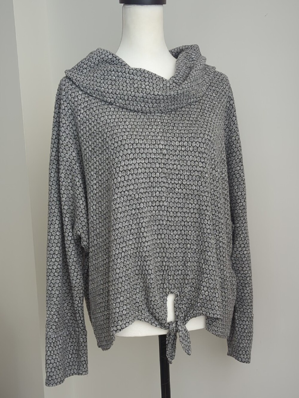 By & By Lightweight Cowl Neck Grey Honeycomb Knit Dolman Tie-Front Sweater XXL - Picture 8 of 8